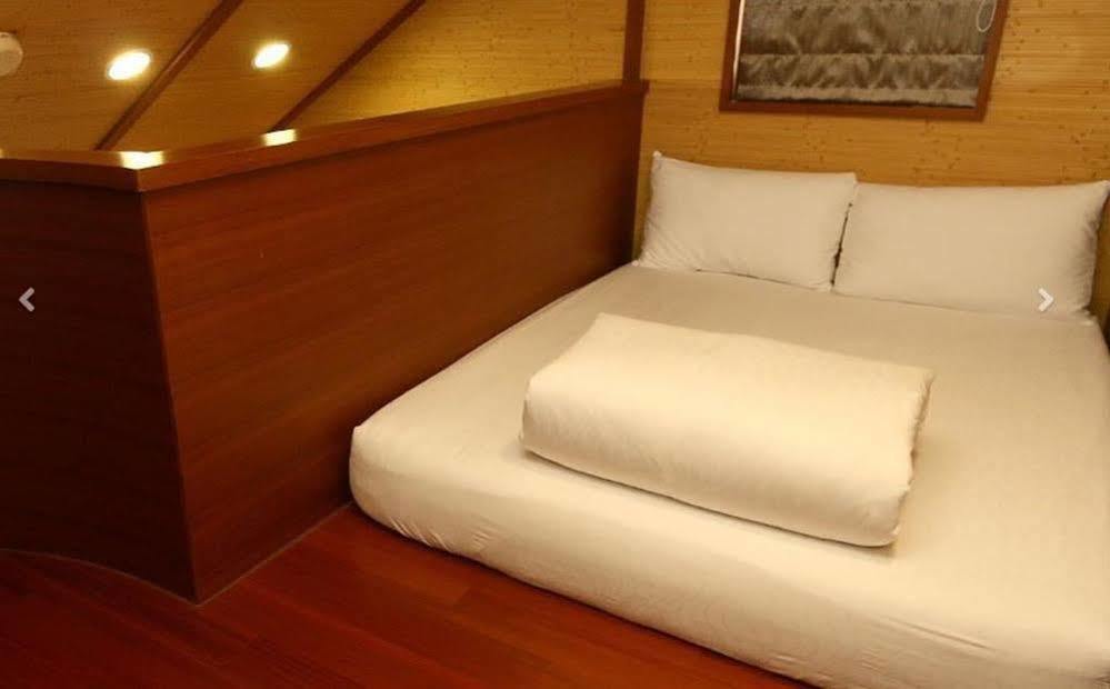 Most Natural Hotel Цзяоси Экстерьер фото